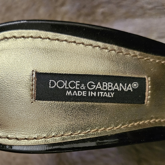 Dolce & Gabbana with box cutout wedge heel with gold trim and peeptoe - Picture 5 of 11
